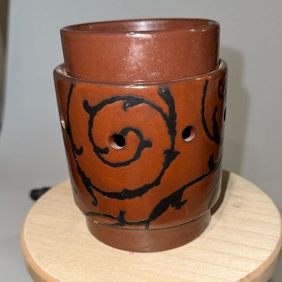 SCENTSY WAX WARMER - Picture 1 of 3